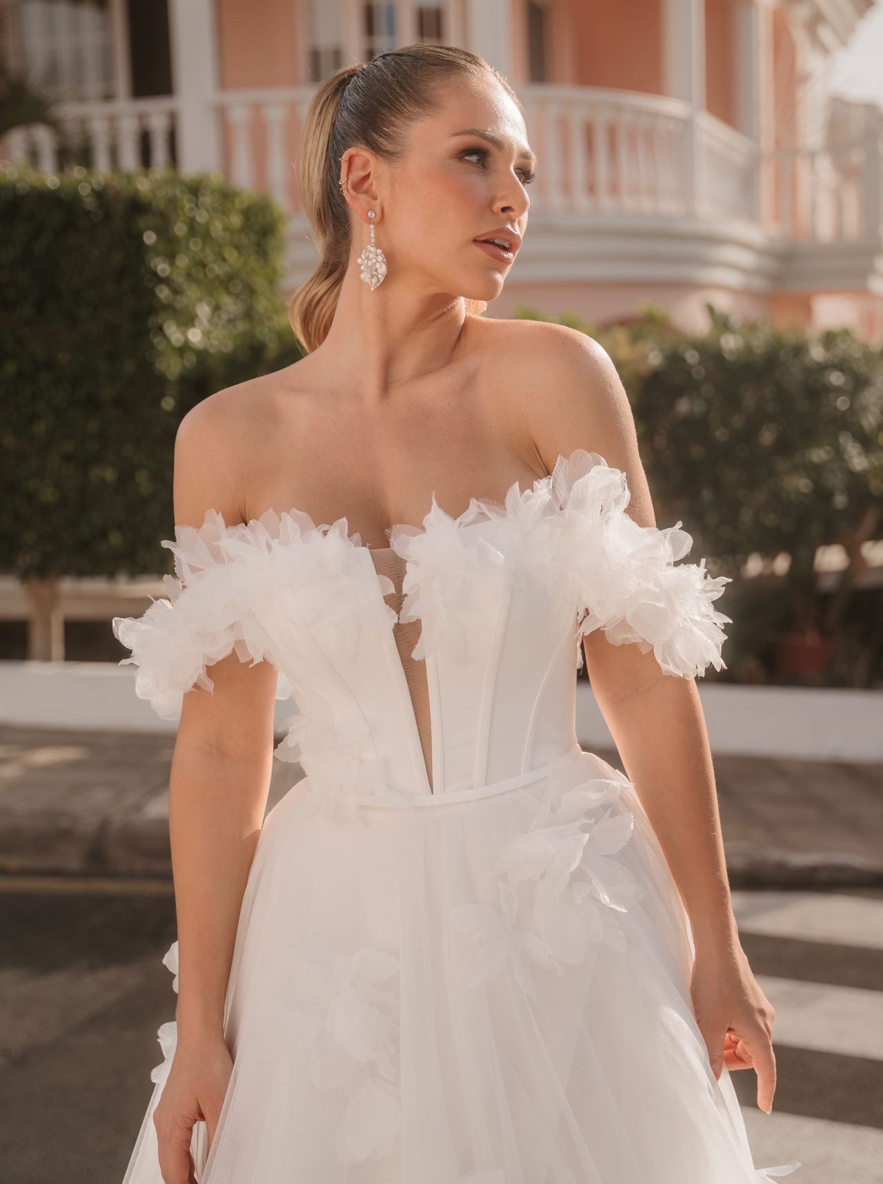 Hochzeitskleid – Brautkleid – Wedding Dress – A-Linie – Off Shoulder – 3D Blumen – Tüll