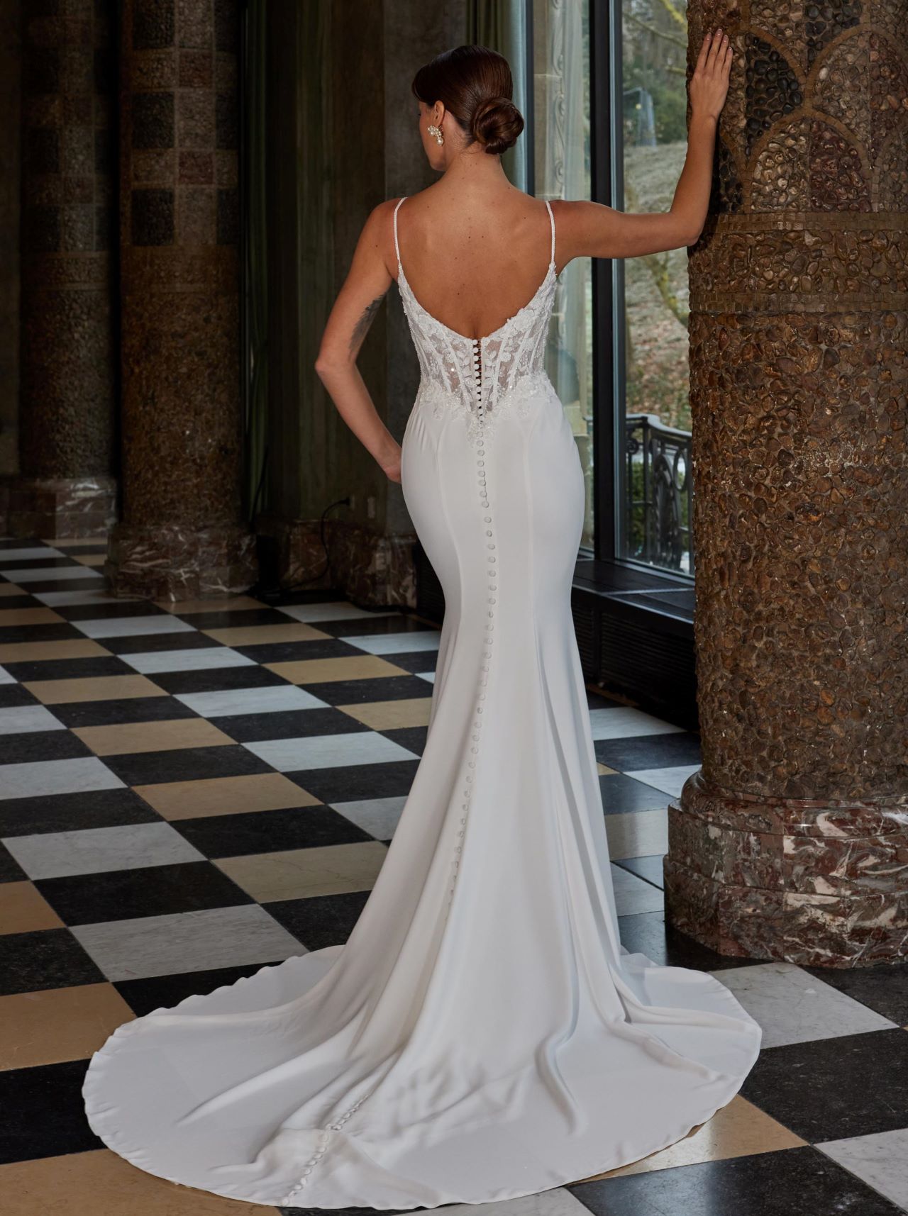 Hochzeitskleid – Brautkleid – wedding dress – Fit and Flare – Spitzenoberteil – Illusion – Transparente Rückenpartie – Schmale Träger