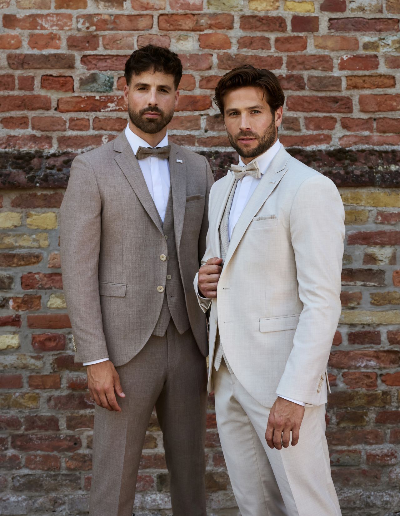 Beiger Hochzeitsanzug mit Weste und Krawatte – eleganter Bräutigam Anzug für Sommerhochzeit